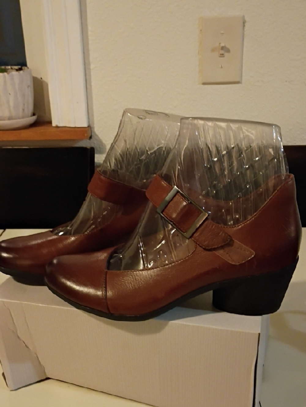 Women's Brown Leather Mary Jane Heels with Buckle Strap